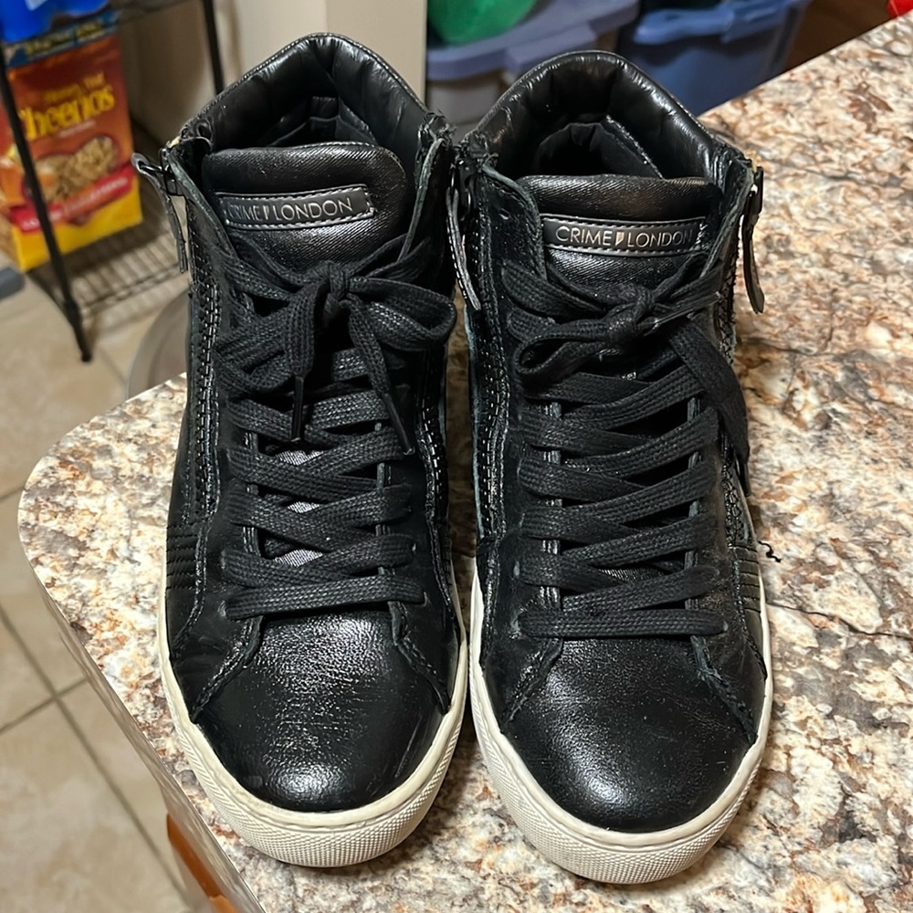 Crime London black tennis shoes